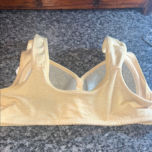 Floral Yellow Daisy Bra -set of 2. Size small front snap no wire - Picture 2 of 9